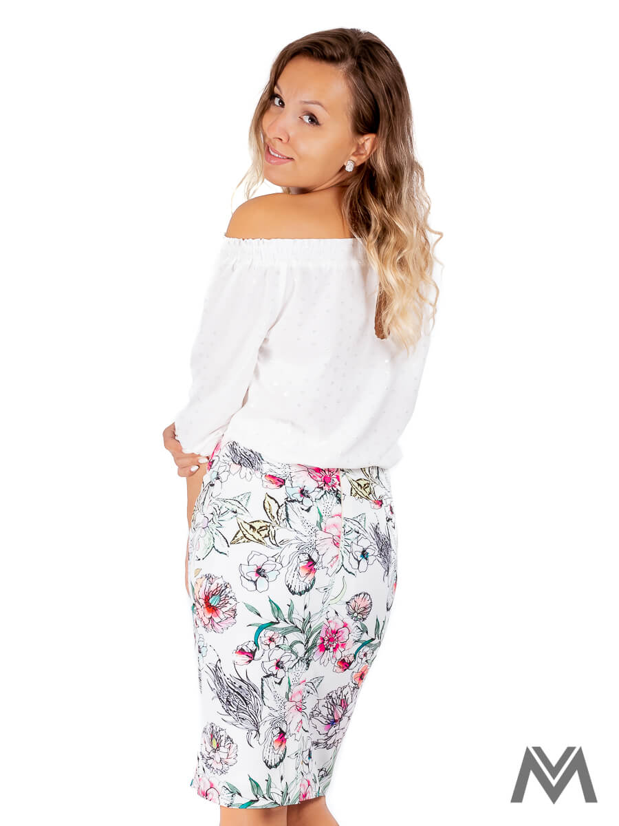 žena, oblečenie, šaty, dámske šaty, retro šaty, letné šaty, šaty,  bez rukávov, bodkované šaty, kvalitné, sexy, trendy, luxusné, pohodlné, praktické, červená, krajka, čipka, pastelová, puzdrová, asimetrické šaty, originálny strih, biela, skladaná sukňa, ružové kvety, čerešňa, kvetovaný vzor, kvetiny, VERSABE