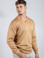 Pánsky elegantný N20 camel sveter s výstrihom do V