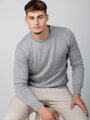 Bavlnený pánsky sveter O01 v sivej farbe 