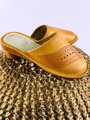 Dámske kožené papuče model 31 krémovo-hnedé vlnka