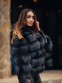 Luxusná krátka jahňacia kožená bunda s bohatou kožušinou z pravej líšky čierna so zlatou