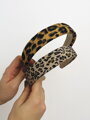 Béžová leopardia čelenka