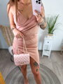Dámske priliehavé mini šaty v púdrovo-ružovej farbe