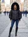 Dámska čierna oversize páperová bunda s pravou kožušinou 