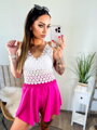 Štýlový dámsky croptop s čipkovanými kvetinami 