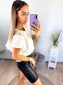 Top v bielej farbe s ozdobným rukávom 