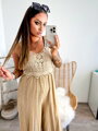 Trendy dámsky overal vo farbe camel 