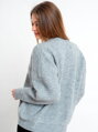 Sivý pletený sveter ELIF s výstrihom 