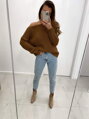 Dámsky pletený sveter v hnedej farbe 
