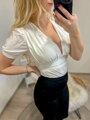 Luxusné dámske body v bielej farbe s výstrihom