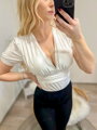 Luxusné dámske body v bielej farbe s výstrihom