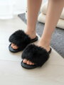 Čierne kožušinkové papuče – luxusné dámske šľapky 55