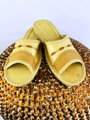 Dámske kožené papuče model 97 - krémové s imitáciou čipky