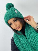 Štýlová pletená čiapka s brmbolcom zelená 