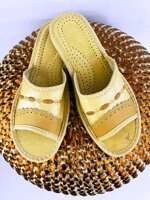 Dámské kožené papuče model 97 - krémové s imitací krajky