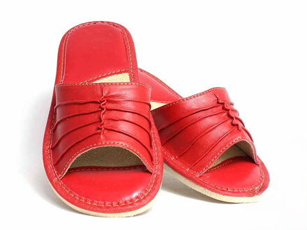 Papuče dámske kožené -model 9 červené opätok