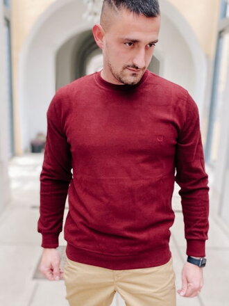 Pánsky trendy sveter v bordo farbe