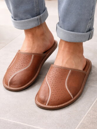 Pánske kožené papuče v hnedej farbe 19 B