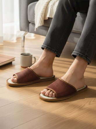 Pánske kožené papuče v hnedej farbe 18B