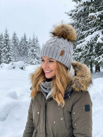 Dámska čiapka s brmbolcom Octawia - sivá