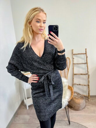 Elegantné čierne trblietavé šaty
