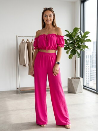 Trendy dámsky komplet v žiarivej ružovej farbe 