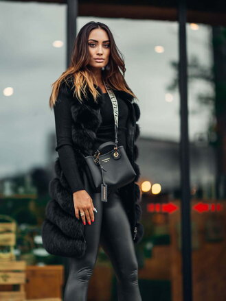 Luxusná dlhá pruhovaná vesta z pravej líšky čierna