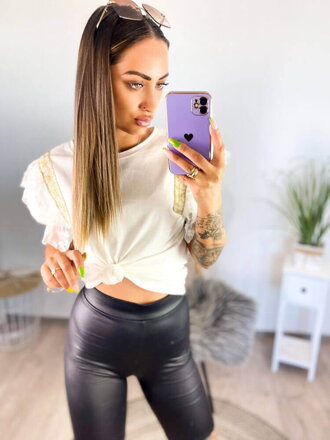 Top v bielej farbe s ozdobným rukávom 
