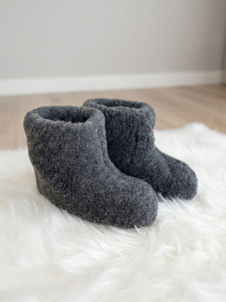 Úžasné papuče z ovčej vlny teplučké model 26 sivé