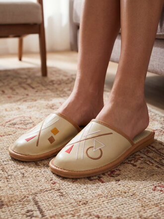 Dámske kožené papuče model 32 krémové