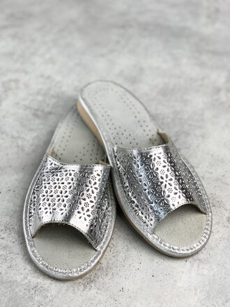 Dámské otevřené papuče stříbrné model 72