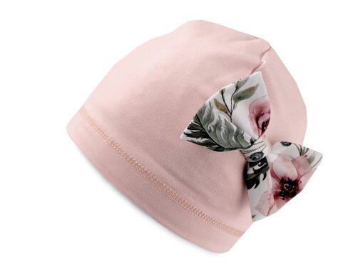 Dievčenská čiapka s mašličkou v slabo-ružovej farbe