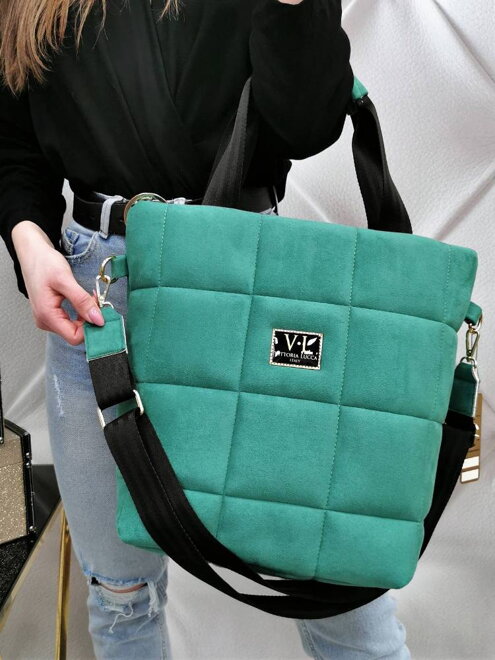 Dámska priestranná kabelka v smaragdovej farbe