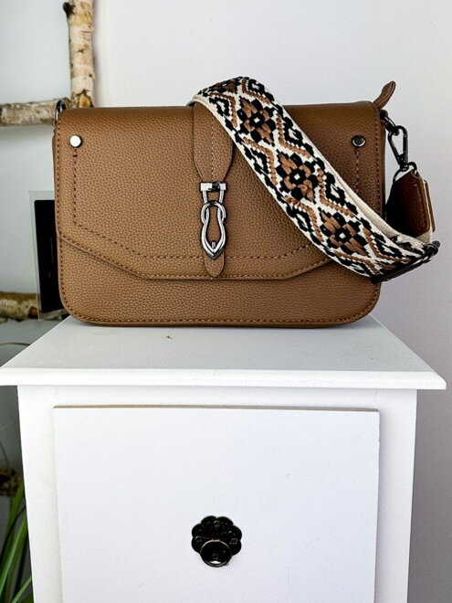 Dámska crossbody kabelka v hnedej farbe 