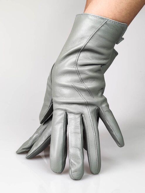 Dámske kožené rukavice v sivej farbe 
