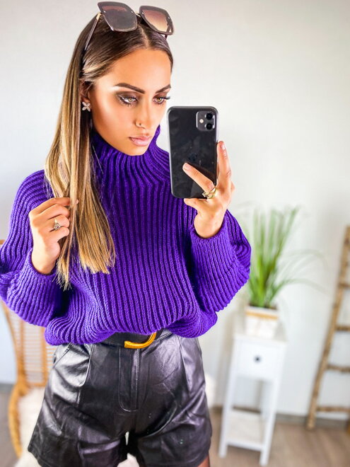 Dámsky fialový sveter do pásu 