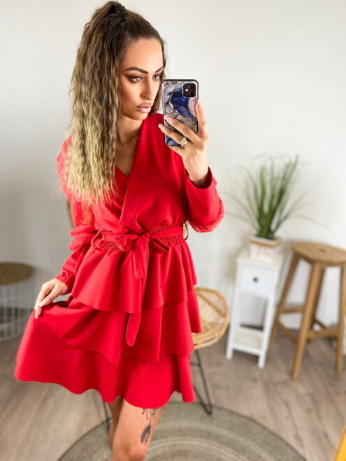 Dámske šaty s volánovou sukňou v červenej farbe
