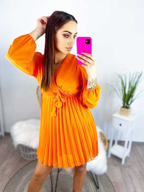 Dámske oranžové šaty s plysovanou sukňou