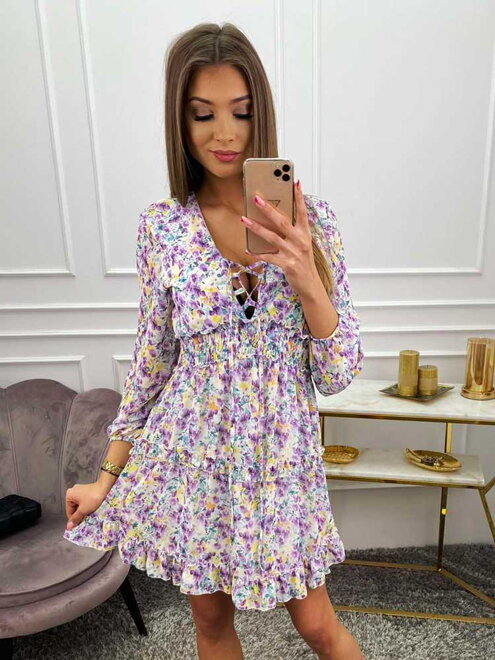 Trendy letné fialové šaty s kvetinami