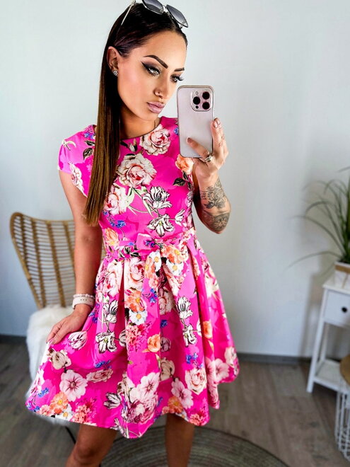 Elegantné dámske šaty v sýtej ružovej farbe