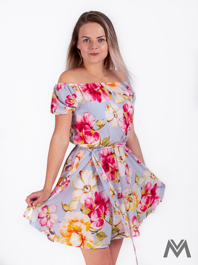 Dámske šaty na leto v svetlomodrej farbe s kvetinovým vzorom