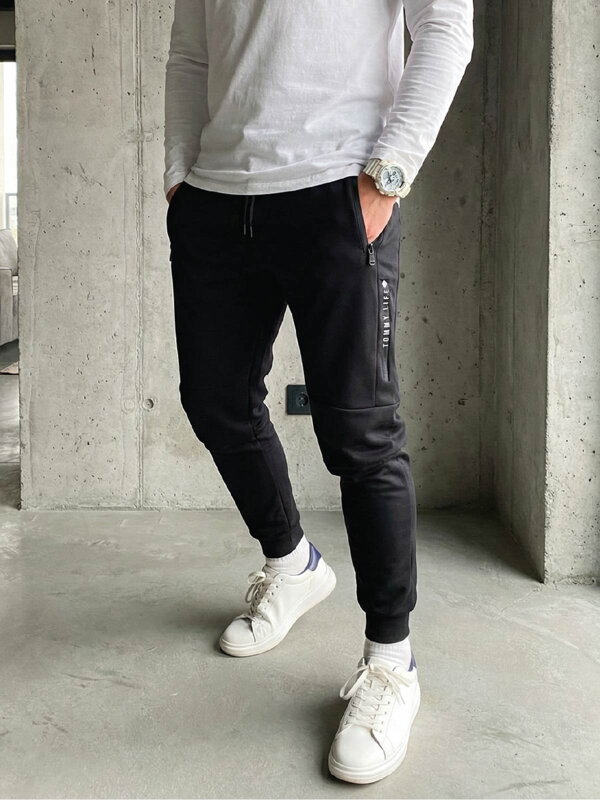 Pánske štýlové tepláky v čiernej farbe