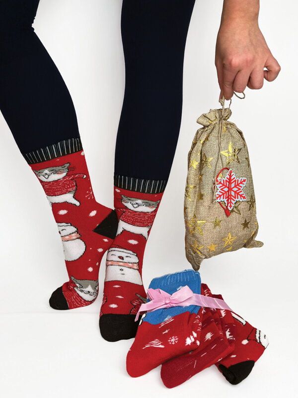 Darčekové balenie vianočných ponožiek 3 páry v mix vzor  Darčekové balenie vianočných ponožiek 3 páry v mix vzor
