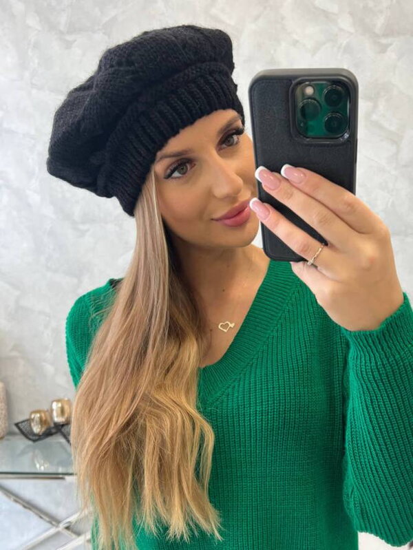 Baretka v čiernej farbe K369  Baretka v čiernej farbe K369