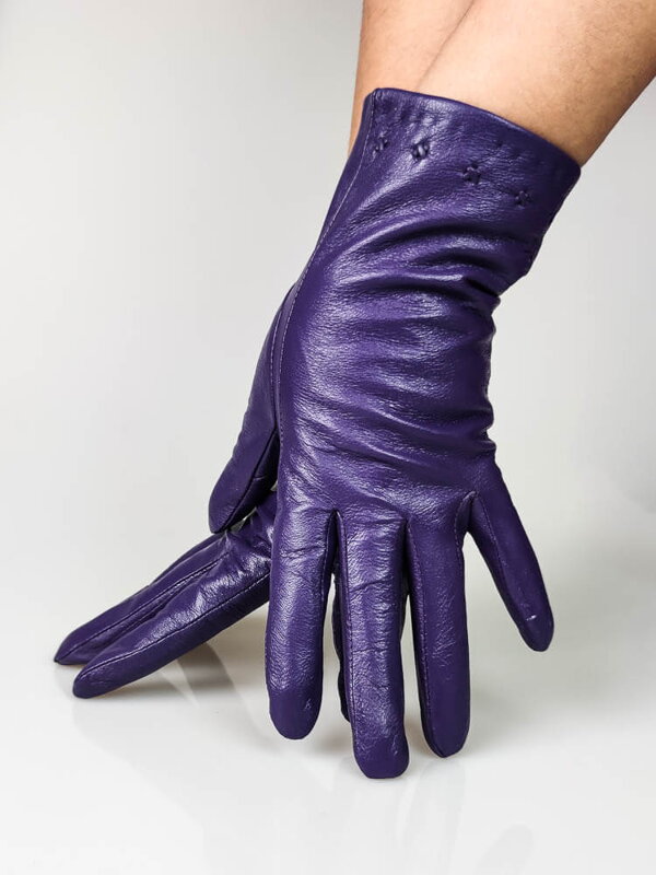 Dámske kožené rukavice v tmavo-fialovej farbe