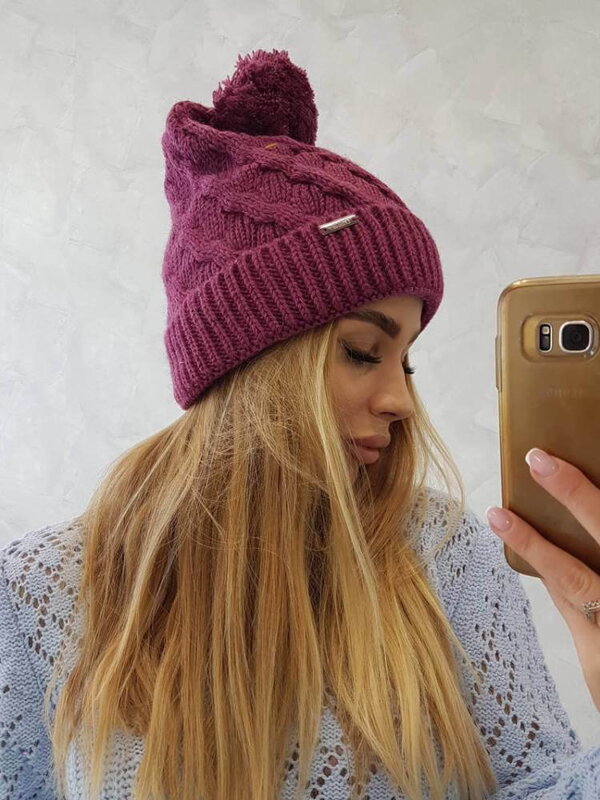 Dámska čiapka Wanda K281 tmavo-fialová Dámska čiapka Wanda K281 tmavo-fialová