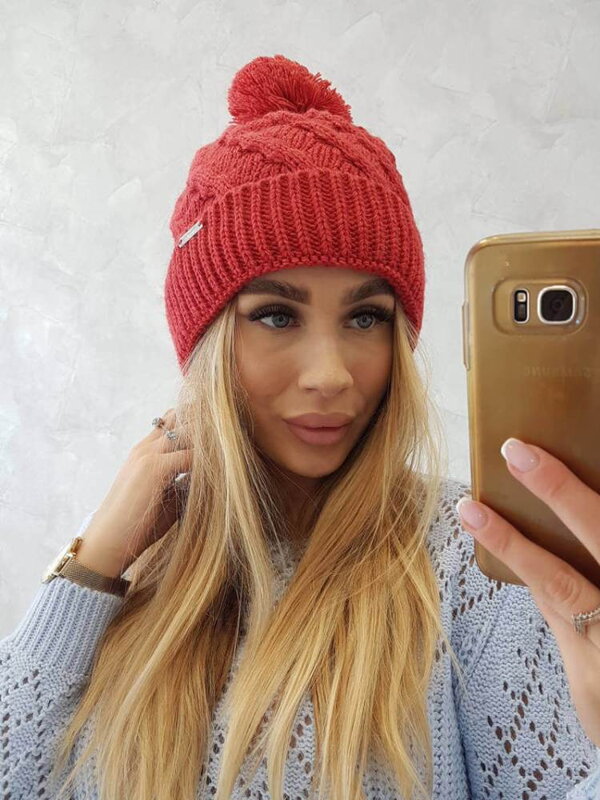 Dámska čiapka červená WANDA K281  Dámska čiapka červená WANDA K281