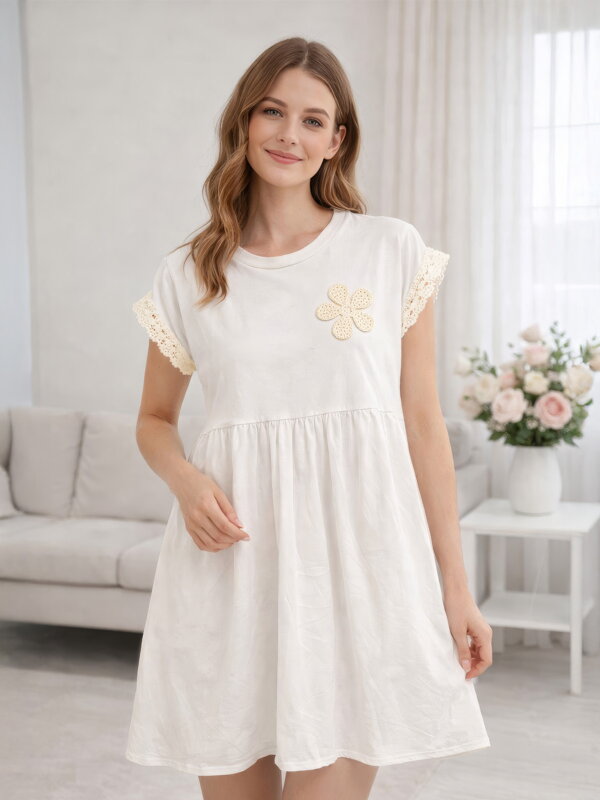 Dámske áčkové šaty v bielej farbe