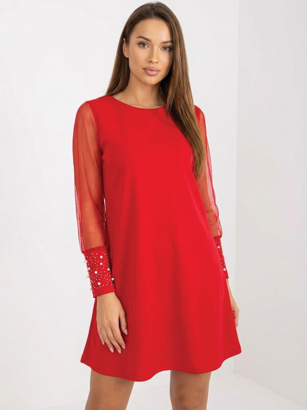 Trendy dámske šaty s perlami na rukávoch červené