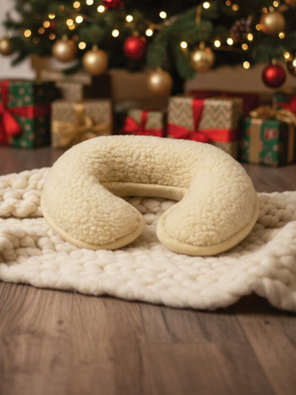 Vankúšik v tvare podkovy z ovčej vlny